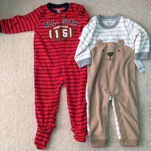 NWT set of 2 Carter’s fleece pajamas (18 months)